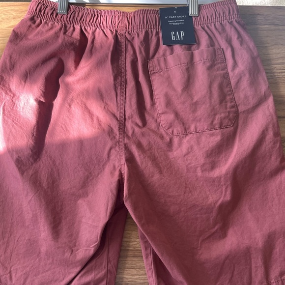 burgundy gap shorts - Picture 3 of 3